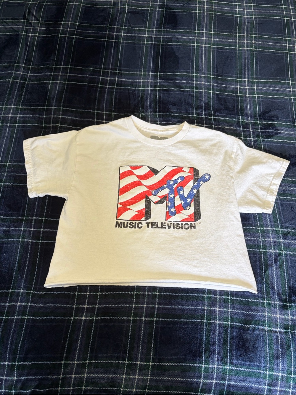 90s MTV Music Television white cropped tee with American flag graphic. Size M.